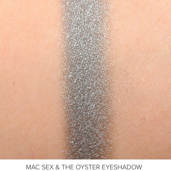 AN AMOROUS ADVENTURE Quad Eye Quad A Novel Romance Eyeshadow Palette MAC - Picture 9 of 15